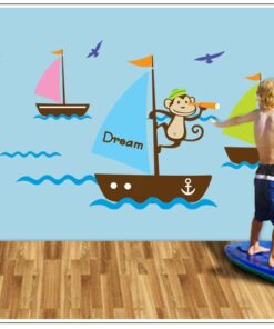 Muursticker Aapje op Boot